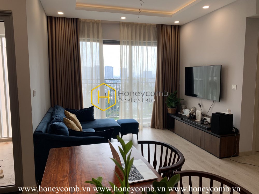 Simple yet luxurious atmosphere created in this Palm Heights apartment