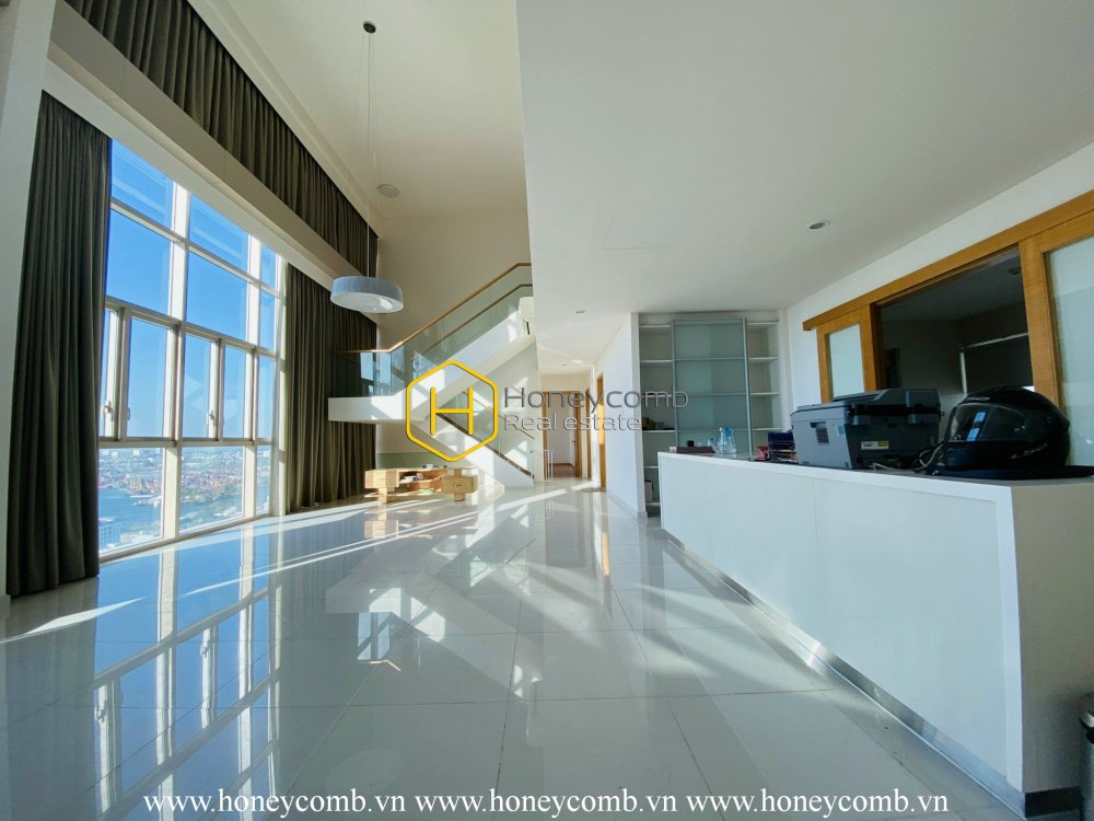 Căn hộ duplex ở The Vista với tông màu đất thu hút mọi ánh nhìn