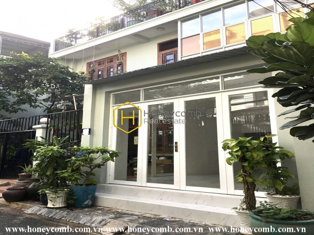 Create your brand new villa with this spacious and unfurnished villa in District 2