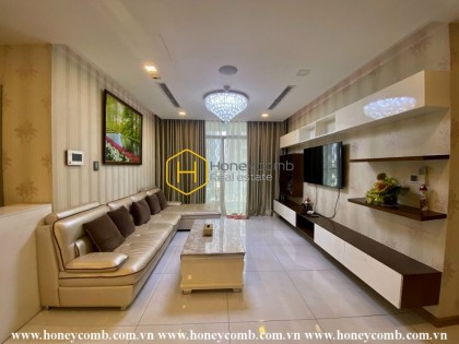 Open space contemporary-style 4 bedrooms apartment in Vinhome Central Park