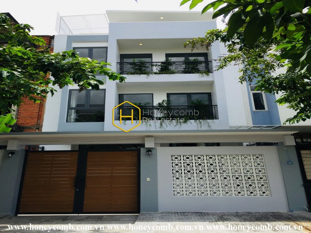 Let take a look at this stunning villa with tropical design in District 2