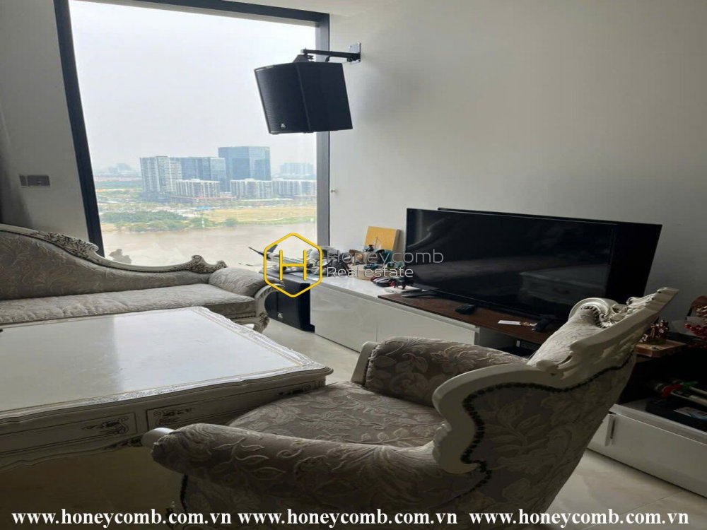 Căn hộ Vinhomes Golden River được trang bị nội thất cao cấp và sở hữu tầm nhìn thơ mộng hướng ra sông