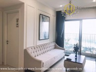 Bạn sẽ bị mê hoặc với đồ nội thất cao cấp và tông màu ấm áp của căn hộ 2 giường này từ Masteri Thảo Điền