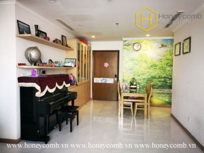The 2 bed-apartment with artistic and eye-smoothing design at Vinhomes Central Park