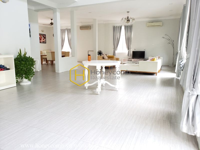 Explore the beauty in this exquisite modern 4-bedroom villa in Villa Grassfield