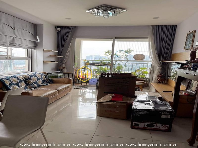 Awesome- Unique- Glamming: all are in this Tropic Garden apartment