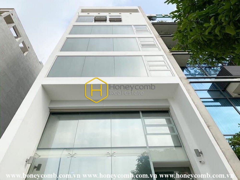 High class living in this deluxe villa for rent at District 2