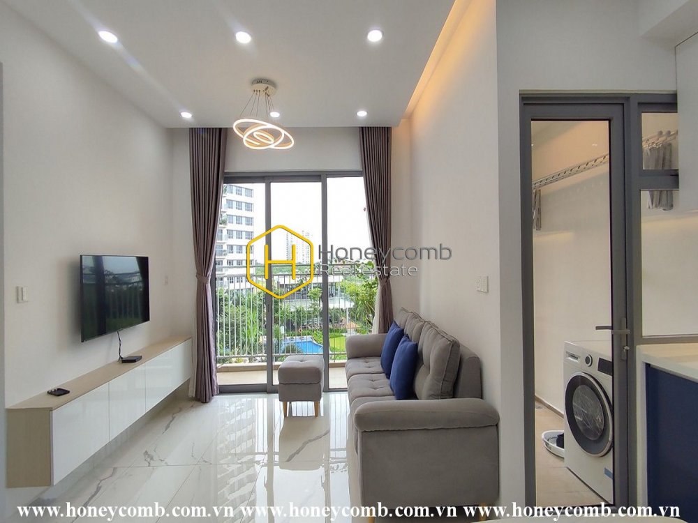 Enhance your life with this artistic apartment in Palm Heights