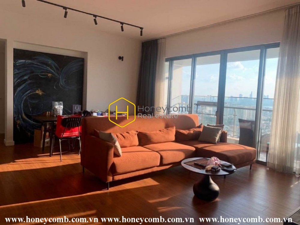 Enjoy a sun-filled morning by river with this gorgeous apartment in Gateway!