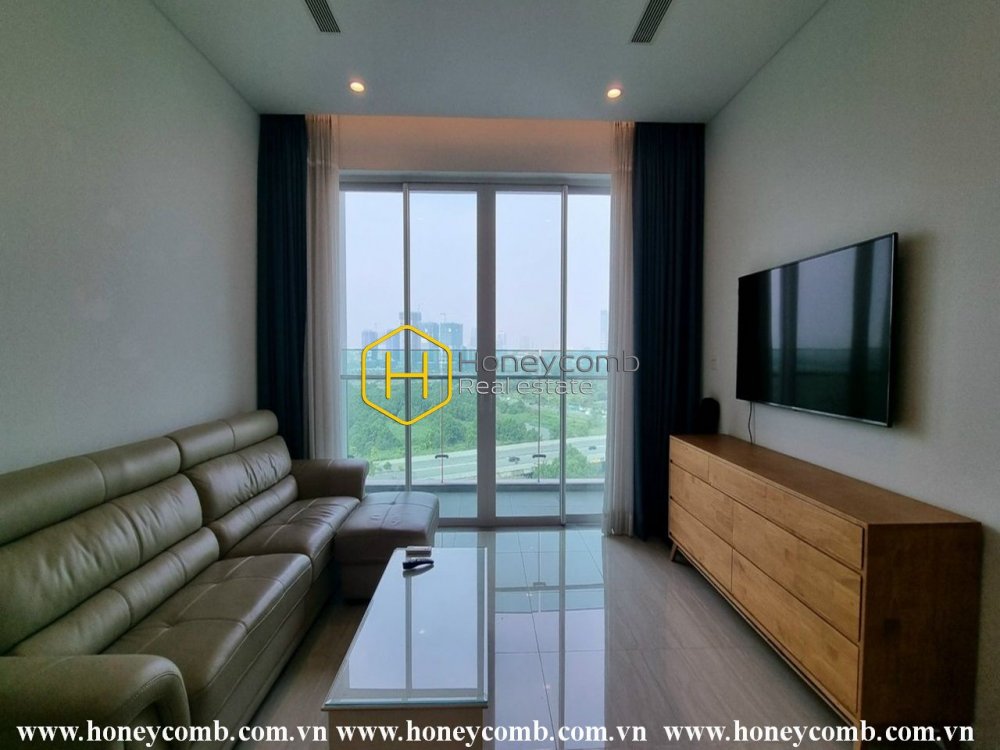 Visit a polished urban apartment in Sala Sadora