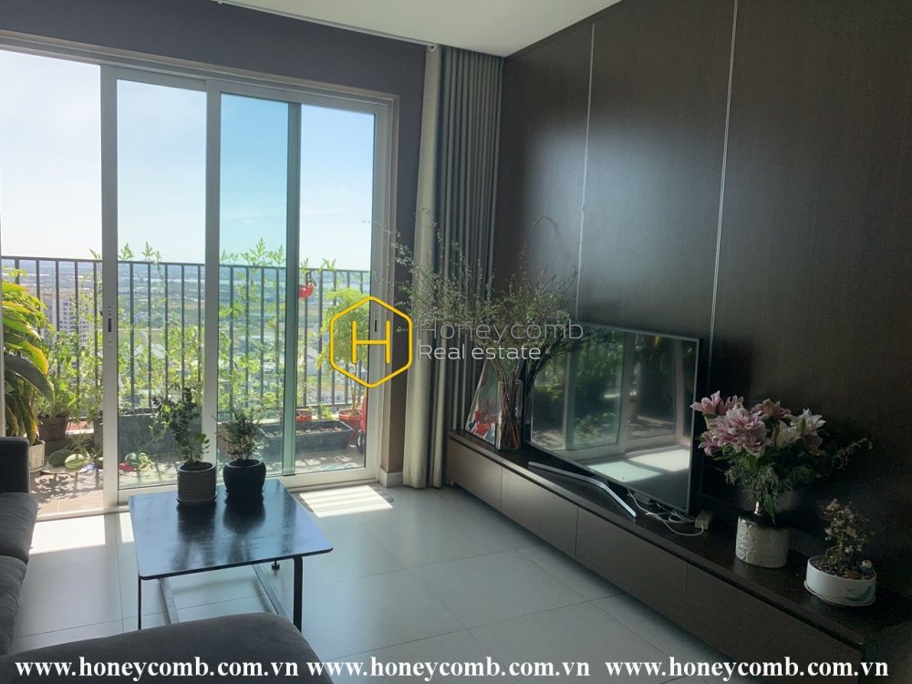 Căn hộ Vista Verde này tạo ra một thẩm mỹ gắn kết và ấm áp.