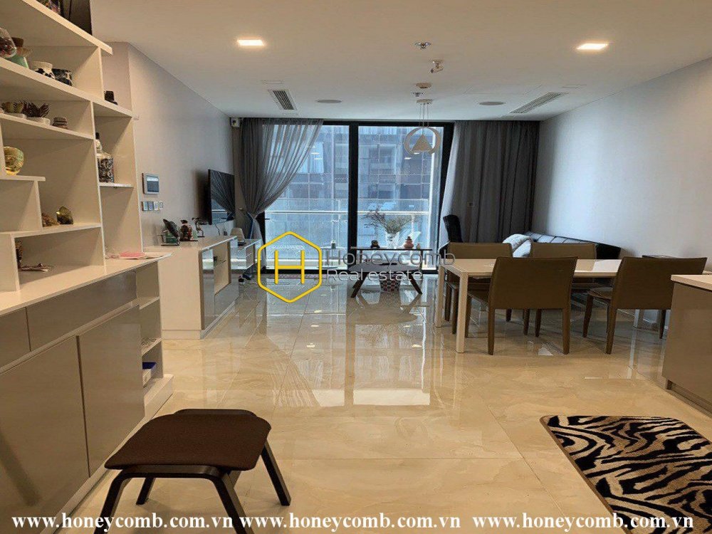 Bạn nghĩ sao về căn hộ 1 giường này với phong cách màu sắc rực rỡ cho thuê tại Vinhomes Golden River