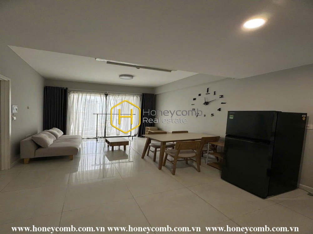 Spacious space, modern furniture - let's come to our Masteri An Phu apartment now