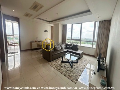 This Xi Riverview Palace apartment stands out with its harmonious color palette and thoughtfully designed layout