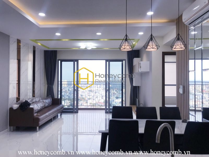 Get a luxurious life in this gorgeous Palm Height apartment