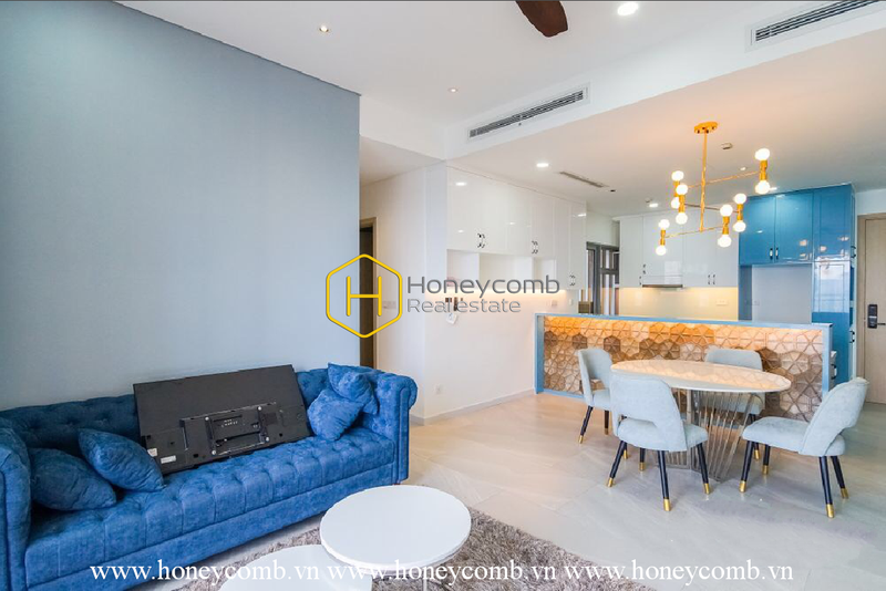 Palm Height apartment: Smart, magnificent design in elegant white