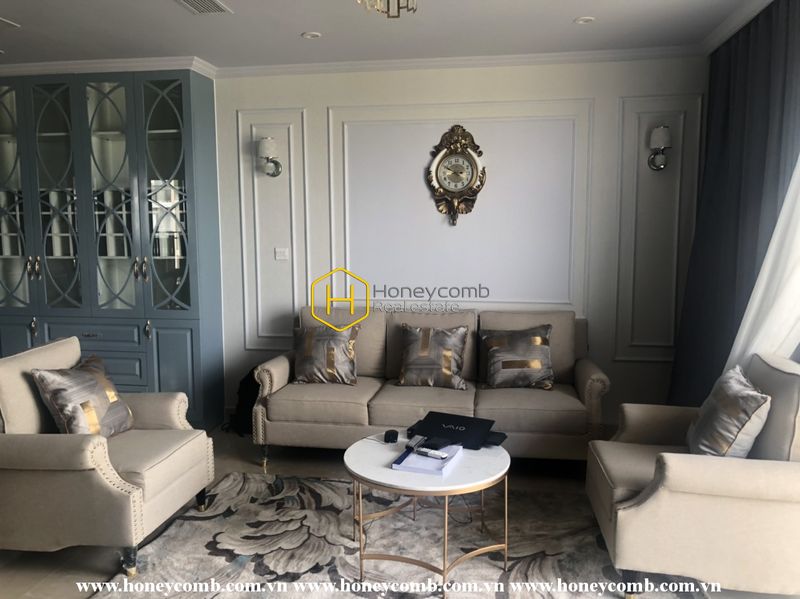 A bright apartment in Palm Heights will light up your life