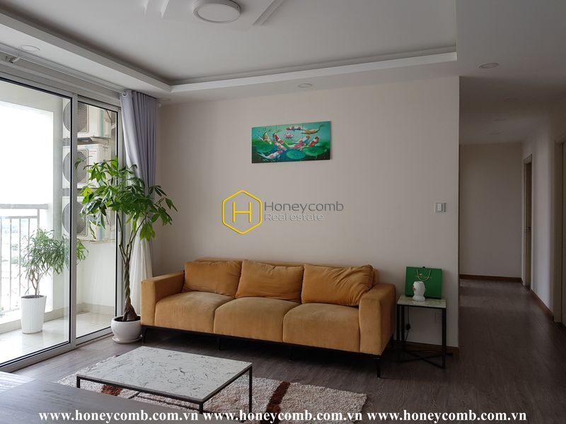 Harmonious colors and clear layout are the highlights of this Tropic Garden apartment