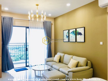 This The Sun Avenue apartment creates a cohesive and warm aesthetic