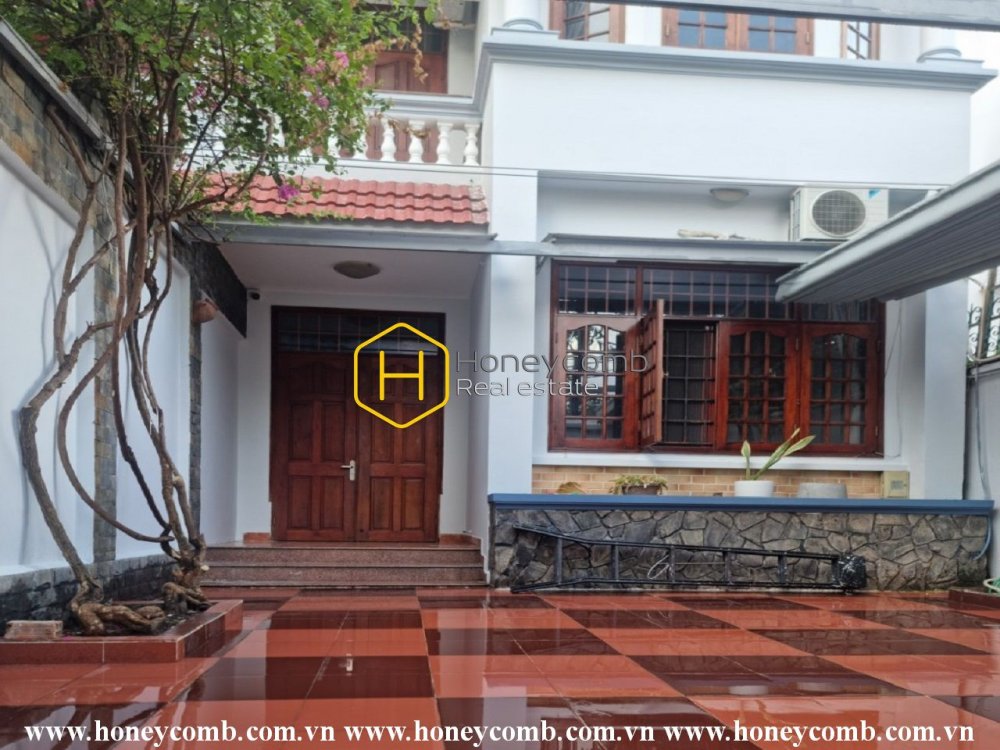 A stunning villa with bright layout and elegant wooden interiors for rent in District 2