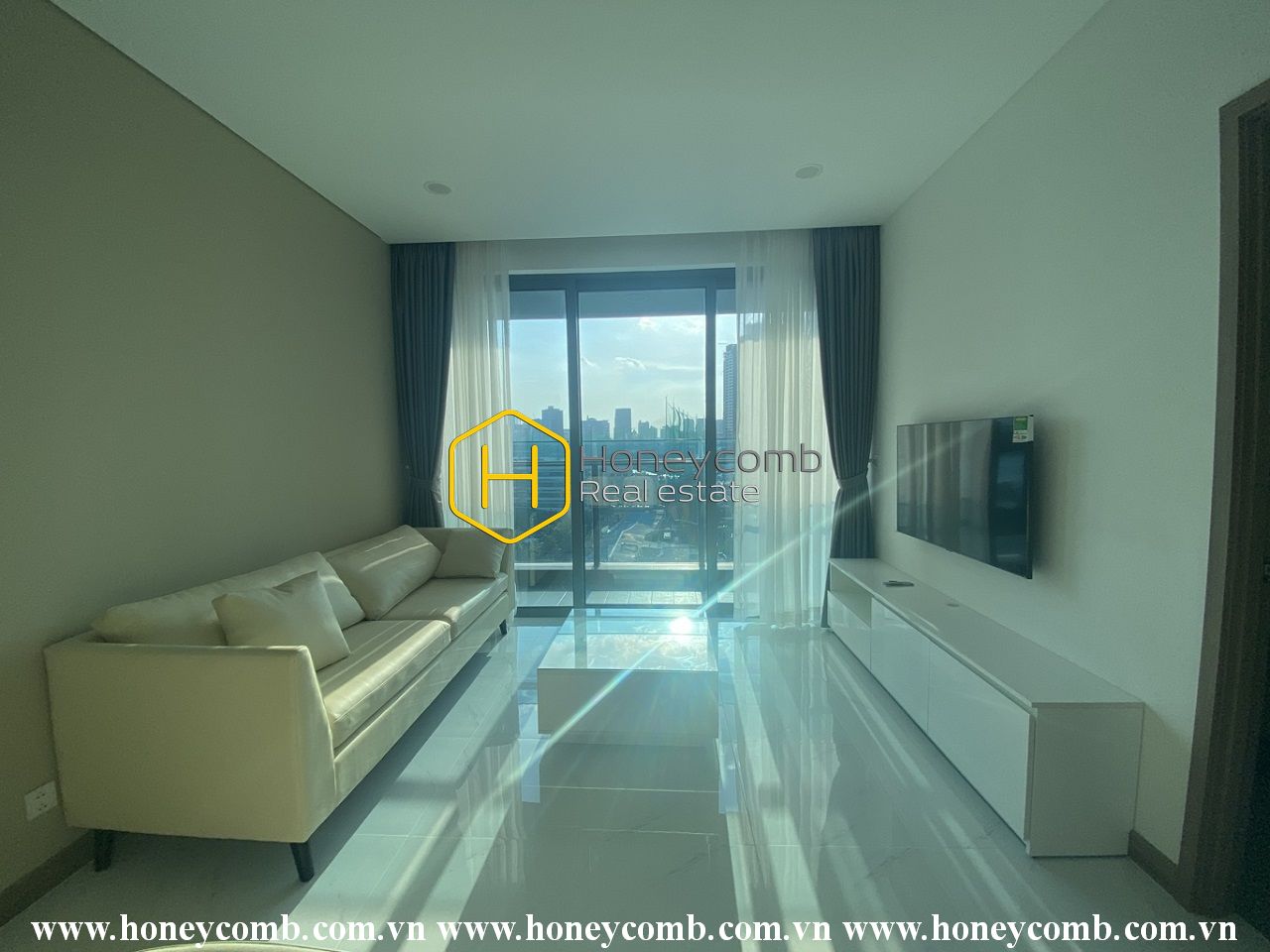 Cảm nhận không khí trẻ trung ngập tràn trong căn hộ Sunwah Pearl theo phong cách thành thị này