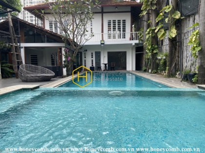 Hãy dời tầm mắt đến căn villa tuyệt đẹp này với phong cách nhiệt đới ở District 2