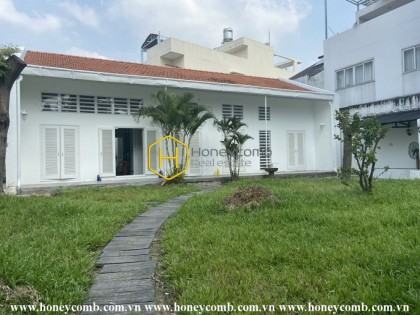 Gorgeous and Unique Architecture Villa with modern amenities for rent in District 2