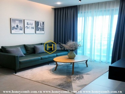 A seductive white , black and brown tone decor in Feliz En Vista apartment