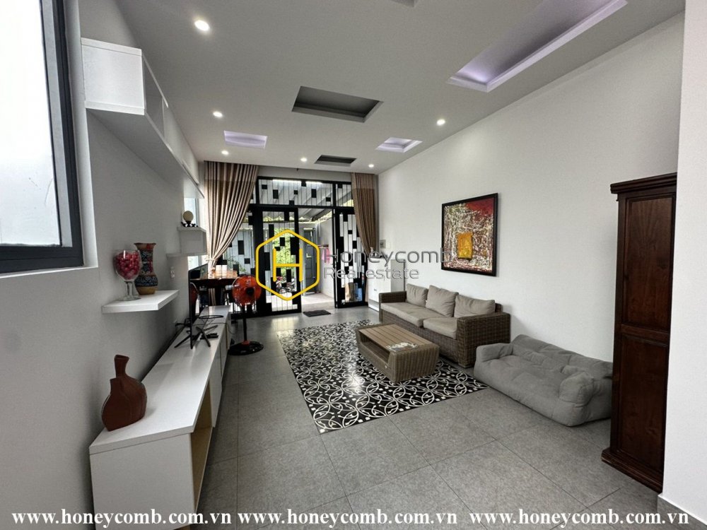 Let come and take a look at your dreamy house: stunning villa with delicate urban interiors in District 2