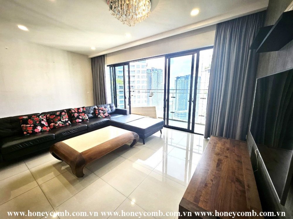 An airy river view apartment for rent with full furniture in Estella Heights