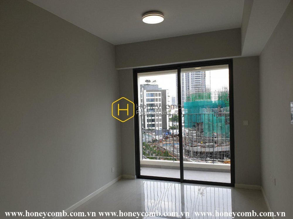 The 2 bed-apartment is both wide and airy at Masteri An Phu