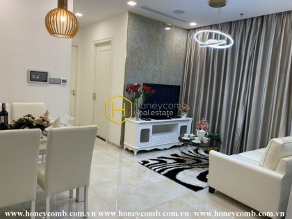 A roomy apartment for rent  in a prime location at Vinhomes Golden River
