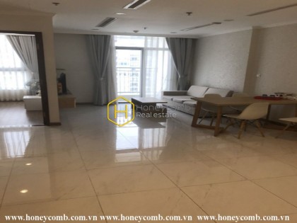 Tranquil Vinhomes Central Park apartment for rent in beige