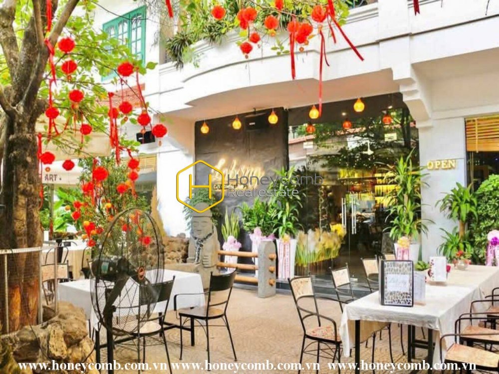 Let the art speak through the design and architecture of this District 2 villa