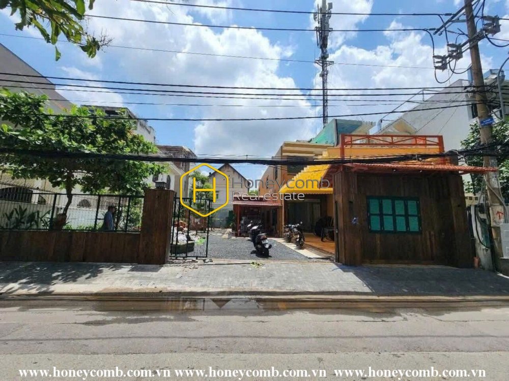 Be spellbound by the breathtaking beauty of this villa in District 2