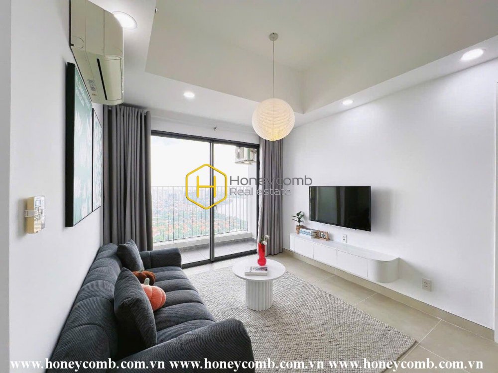 Căn hộ sang trọng và ngập tràn ánh sáng tại Masteri Thảo Điền với cửa sổ sát trần