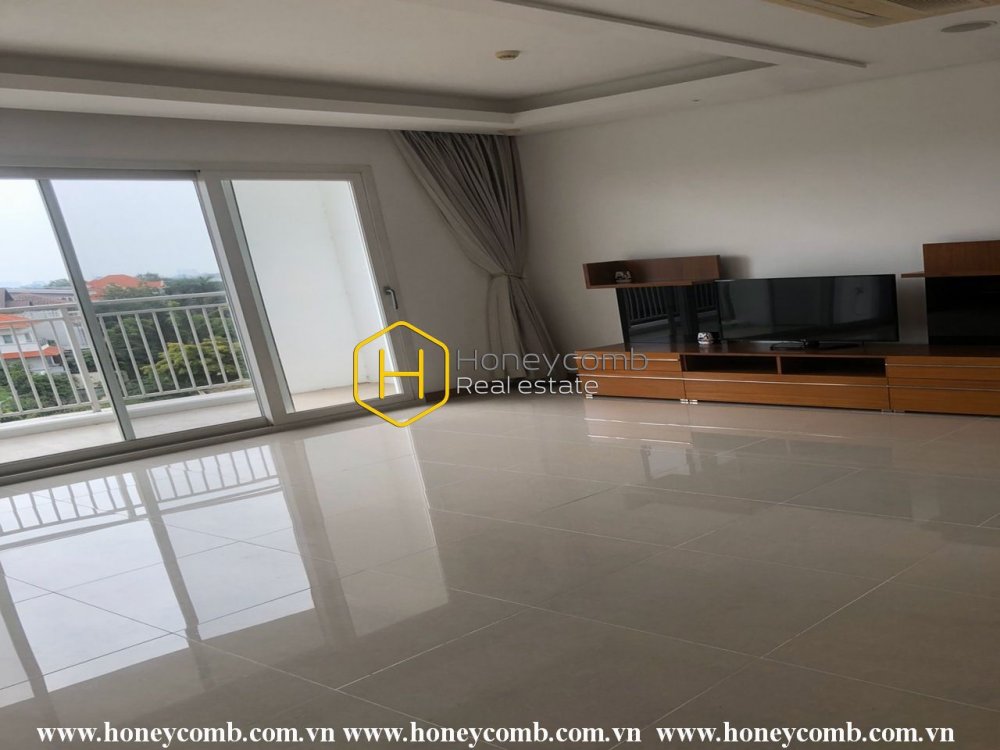 The semi-furnished 3 bed-apartment with sun-filled space at XI Riverview Palace