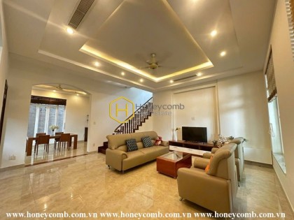 Trải nghiệm căn villa đậm chất nghệ thuật với khu vườn xanh mát và hồ bơi riêng, tọa lạc tại quận 2