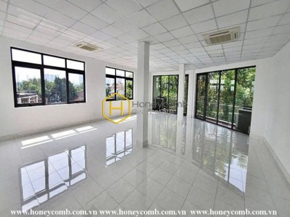 Hãy tận dụng cơ hội sở hữu căn villa tại Quận 2 — không gian rộng rãi và thoáng mát đầy lý tưởng