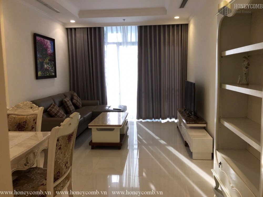 Cho thuê căn hộ 2 phòng ngủ ở Vinhomes Central Park với nội thất siêu đẹp