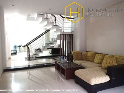 Spacious and luxury 4 bedrooms villa for rent in District 2