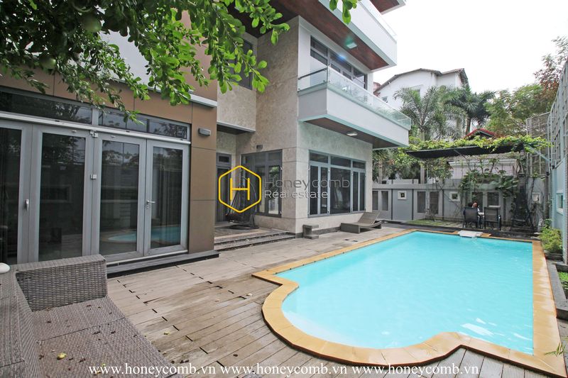 Quickly grab the chance to live in a District 2 villa with the lavish Western style