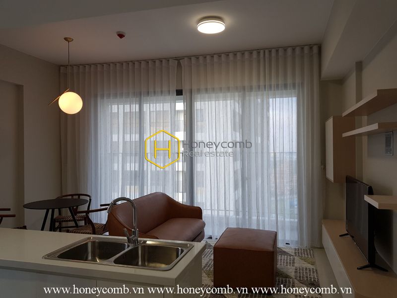 Courteous and warm - an Masteri An Phu apartment with soft colors