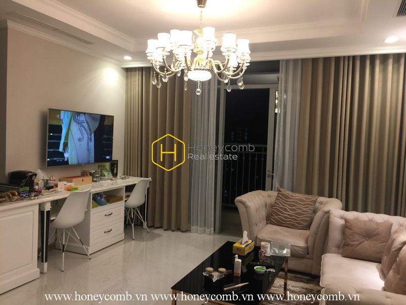 Cho thuê căn hộ Vinhomes Central Park sang trọng với các mảng tường được thiết kế nổi bật