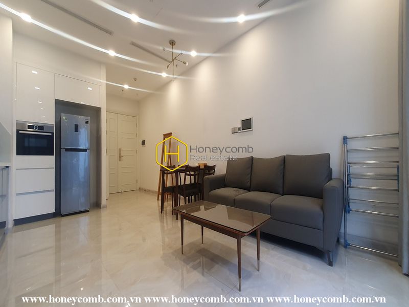 Come to experience your life at this fancy Vinhomes Golden River apartment