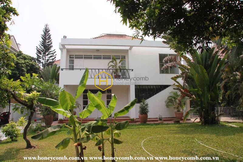 Attractive villa in District 2 with perfect swimming pool