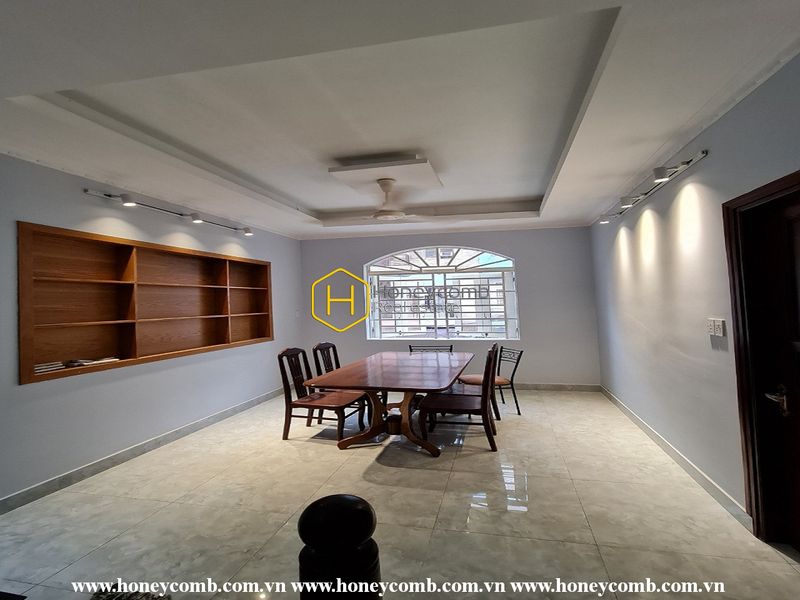 Shiny villa with full modern amenities for rent in District 2