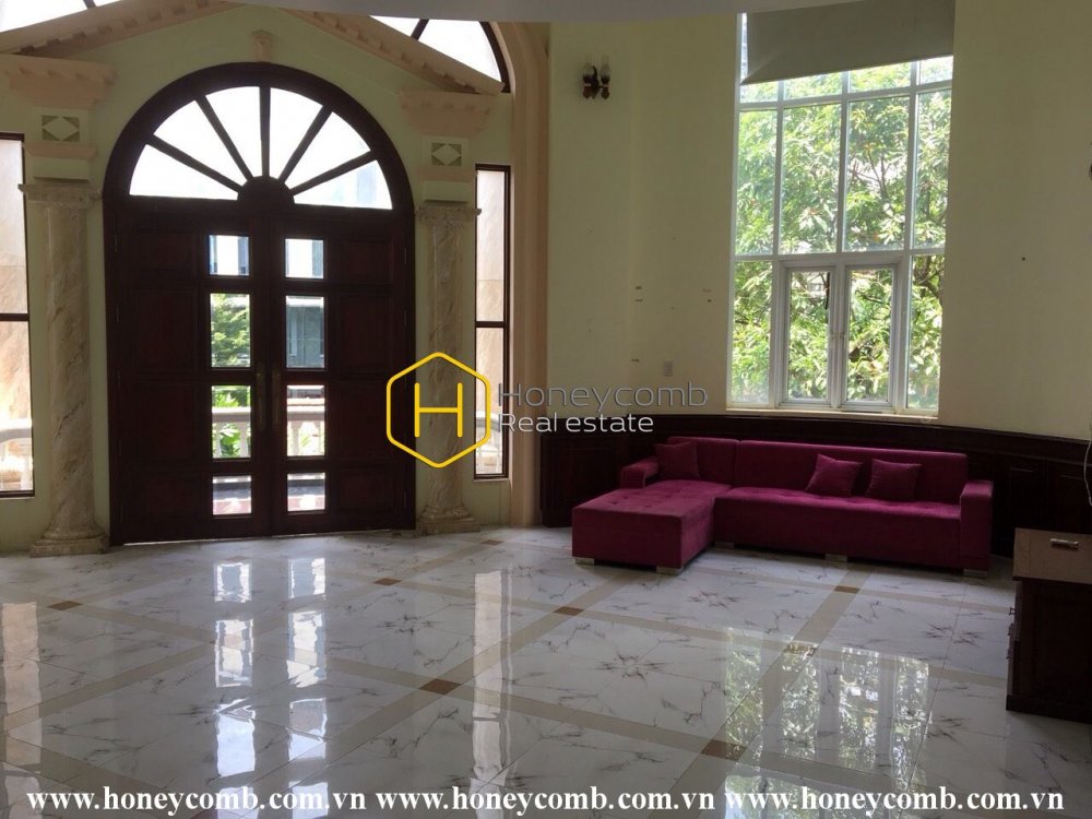 Cozy and spacious villa with rustic interiors and peaceful atmosphere in District 2