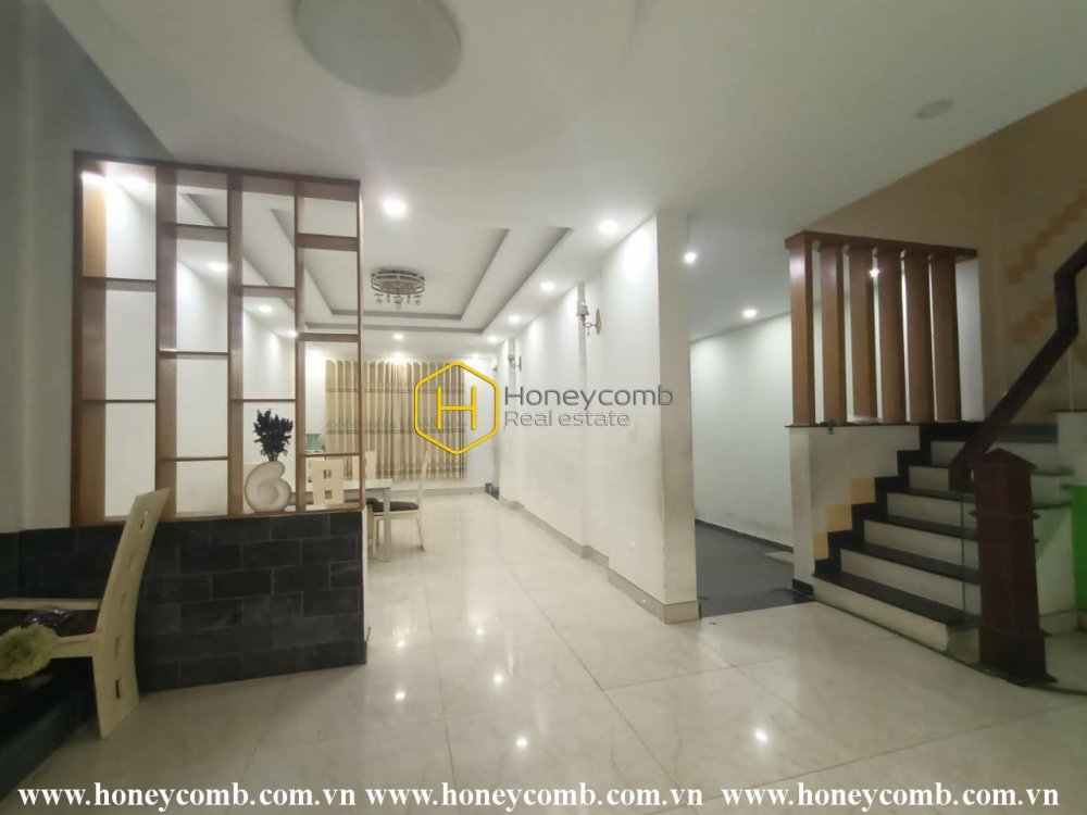 Alluring villa for rent with rustic design in District 2