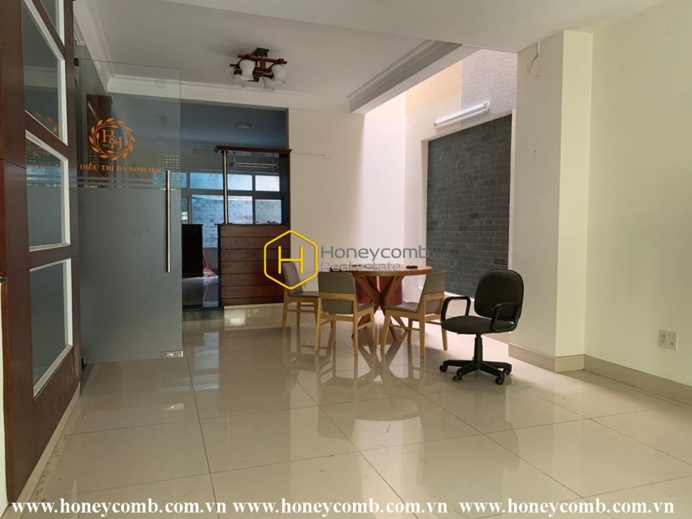 Discover the unique combination of modernity and classical in the District 2 villa